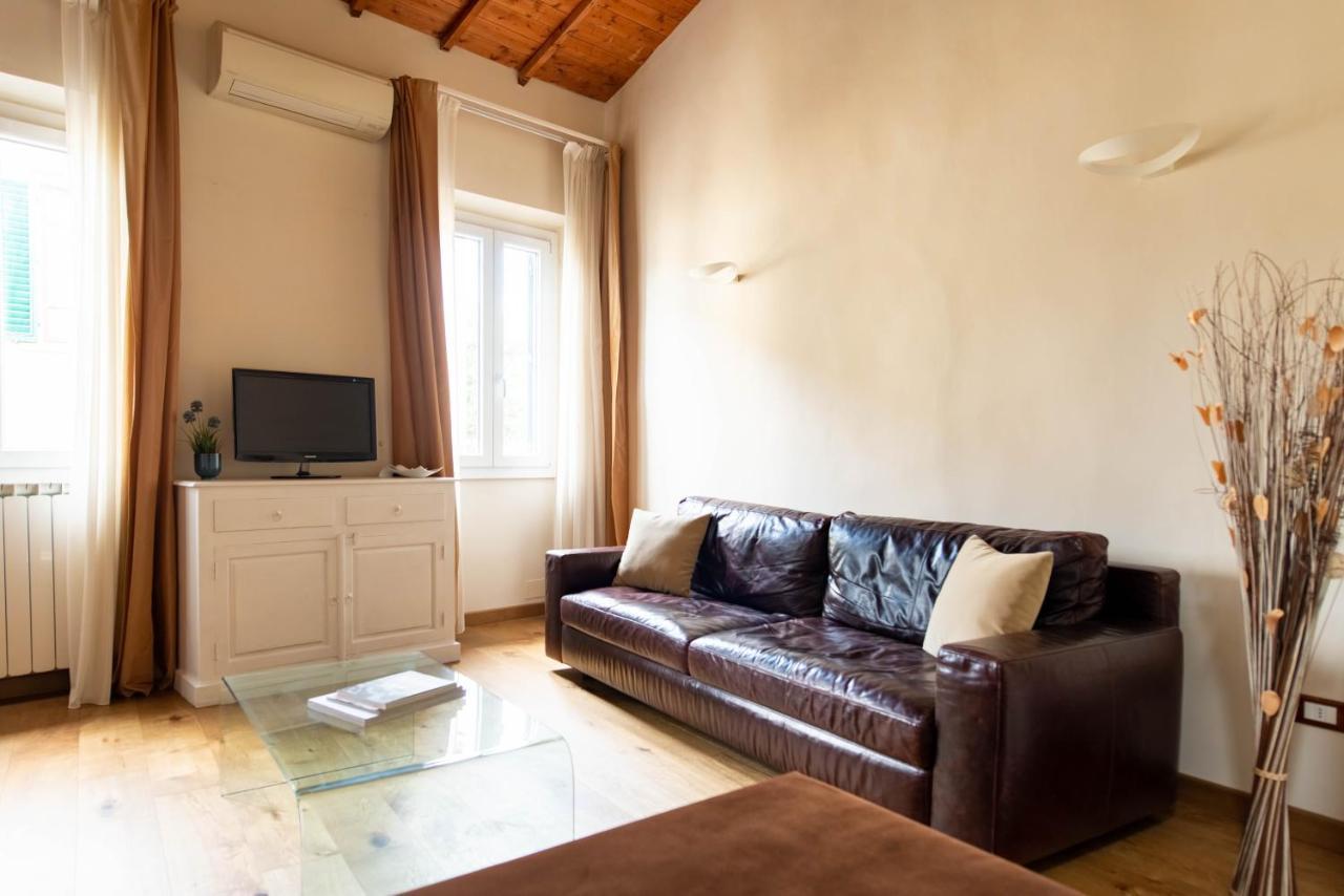 Modern, Bright Near Boboli Gardens & Santo Spirito - Homeunity Florence Extérieur photo